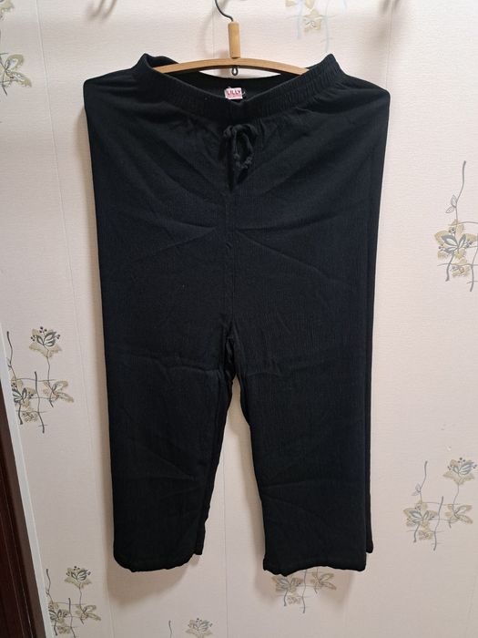 Женские тёплые вещи
Свитера по 75000 за каждую
Водолазка 55000
Юбка