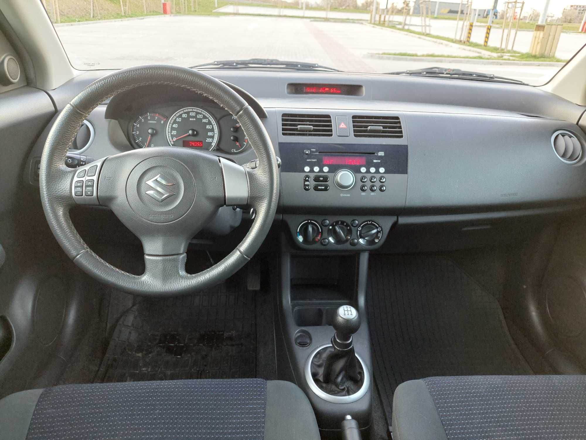 Продавам Suzuki Swift 1,3i.  Газ-бензин 90000 км.