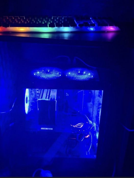 Vând pc in special pentru gaming