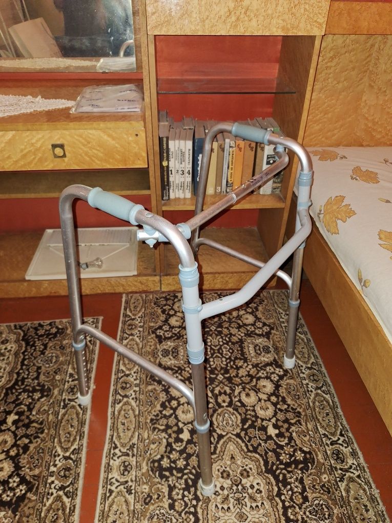 Проходлка и хигиенен стол
