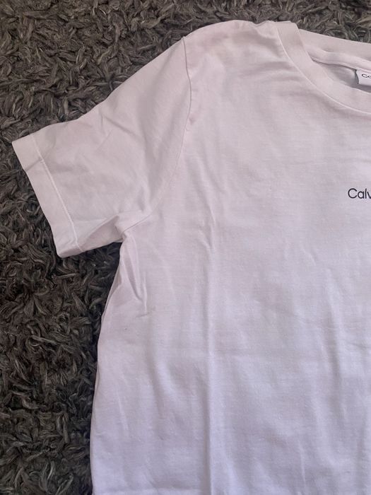 Бяла тениска на Calvin Klein