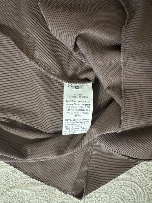 Две еднакви блузи