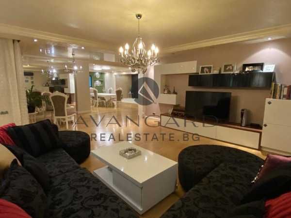Продава се Четиристаен апартамент в Пловдив, Кършияка - 315 кв.м за 2000 €/кв.м - Снимка #2