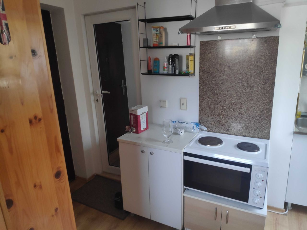 Дава се под наем Ателие в София, Люлин 8 - 16 кв.м за 229.5 € - Снимка #1