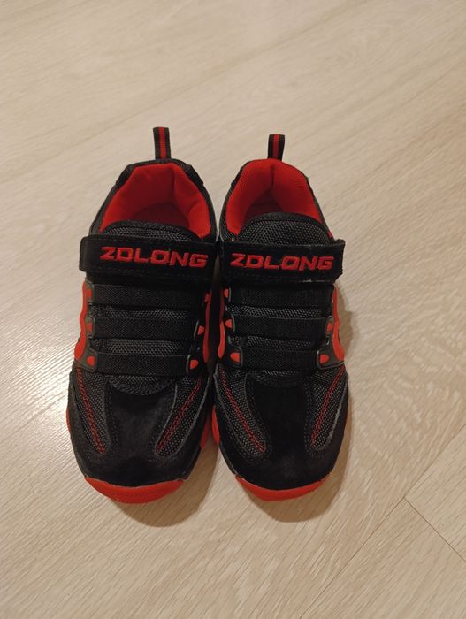 Кроссовки продам