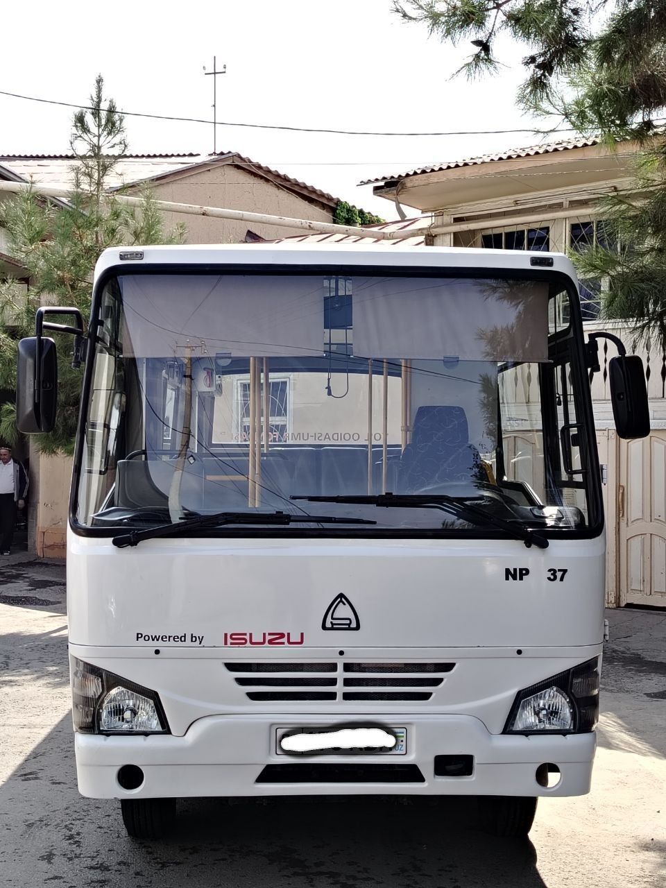 Isuzu Avtobus NP 37