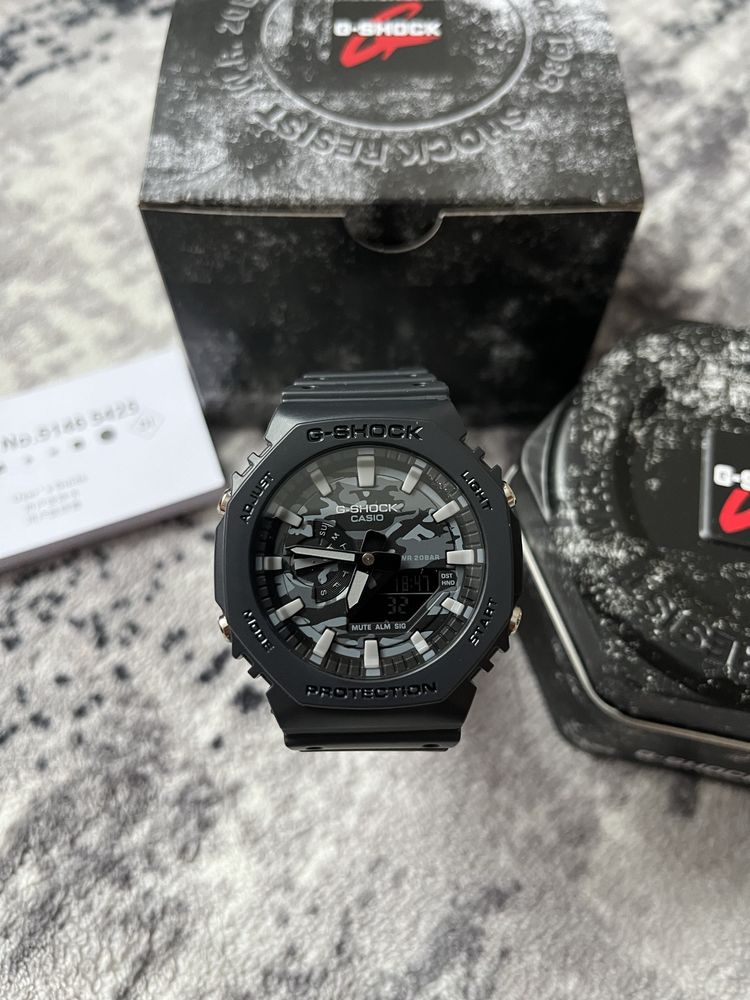 Casio G-Shock GA-2100CA-8A часовник касио г-шок