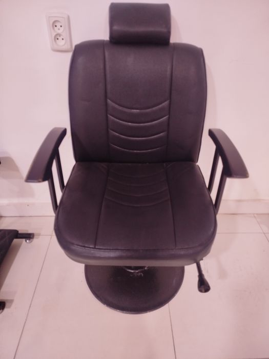 Прадается   тумба зеркало кресло для салон красоты