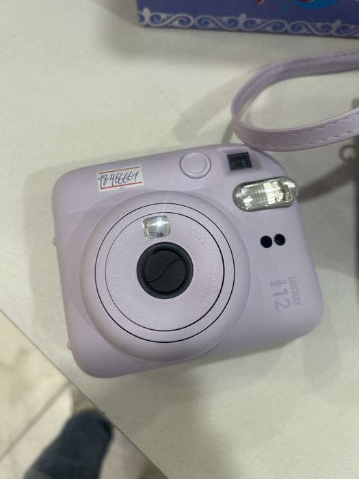 Моментальный фотоаппарат instax
