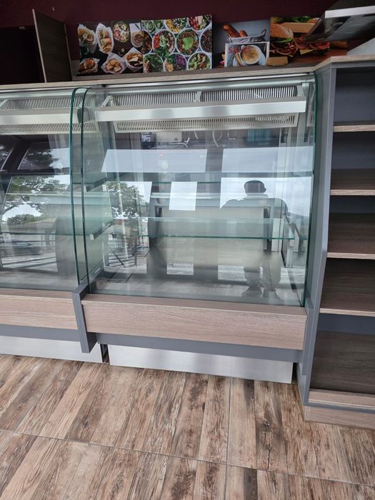 Хладилна витрина