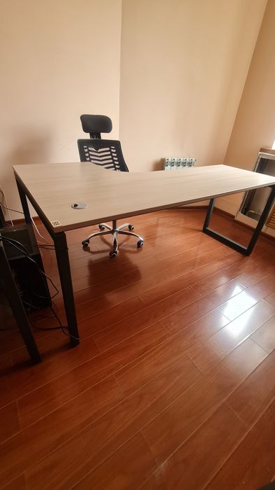 Продаю офисные столы в хорошем состоянии