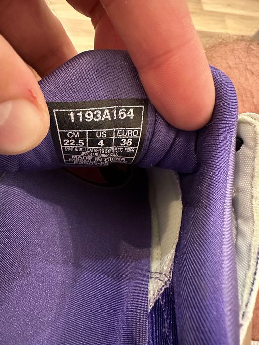 Продавам дамски маратонки Asics