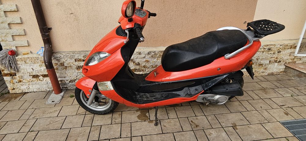 Scuter Kimco  Kart cu pedale