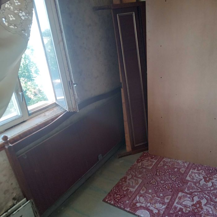 Мебель в спальню,гардеробный шкаф и 2 тумбочки