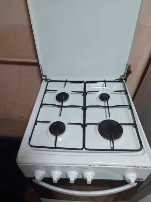 Frigider clasa A +  Aragaz Zanussi și Sobă Teracotă