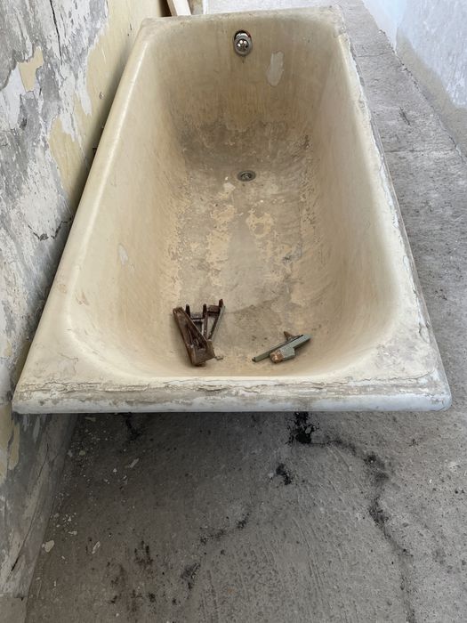 Отдам бесплатно чугунную ванну