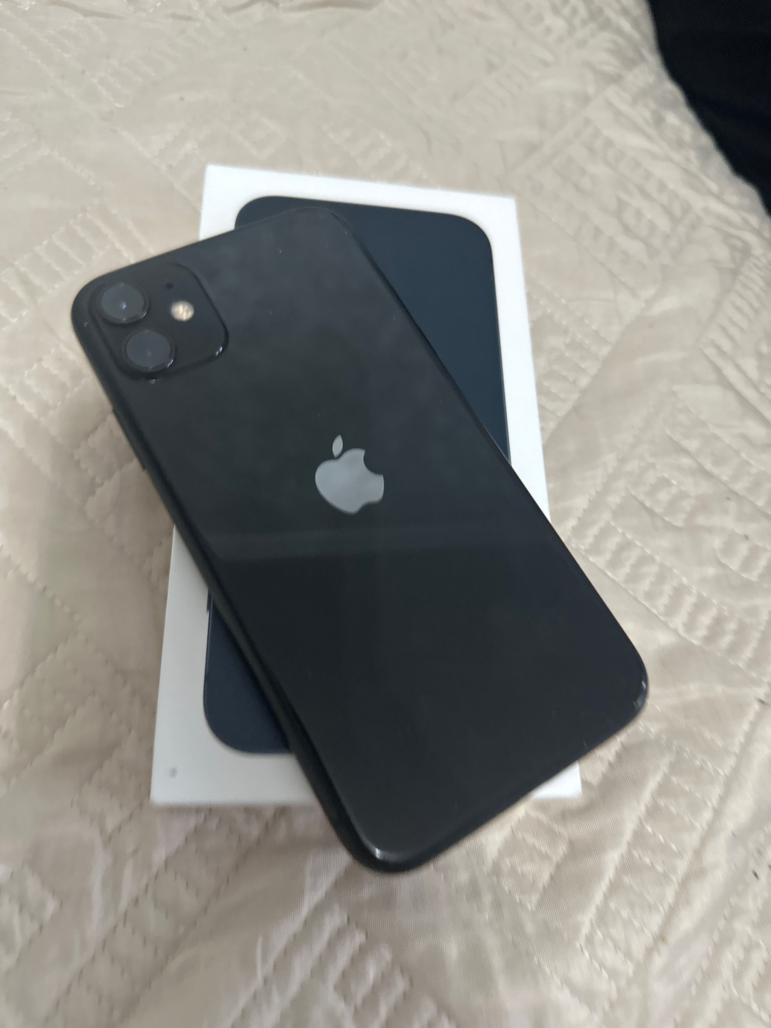 Продам iPhone 11
