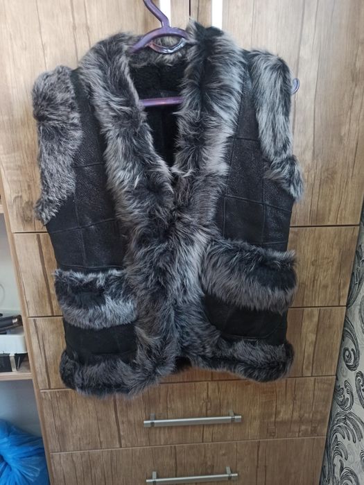 Жилетка  для девочкек б/у