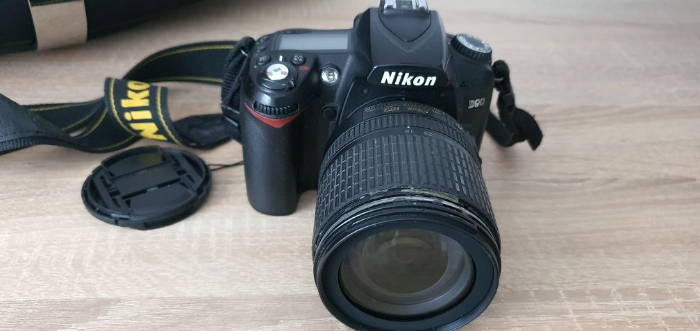 Nikon D90 obiectiv Nikon 18-105 VR