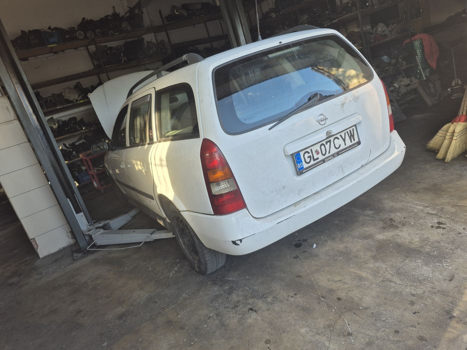 Dezmembrez astra g 1.7