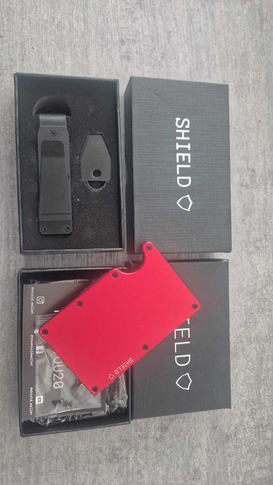 portofel, suport chei, trusa accesorii SHIELD