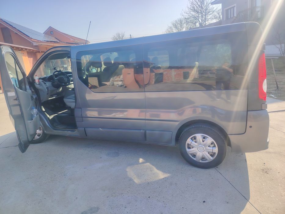 Vând Opel vivaro 8 +1