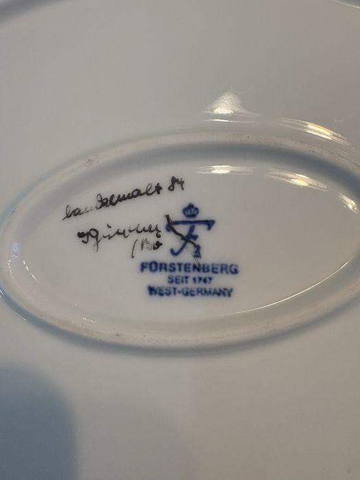 Елепсовидна порцелнова чиния/плато на Fürstenberg