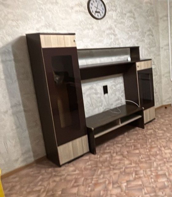 Продаётся стенка под телевизор в хорошем состоянии