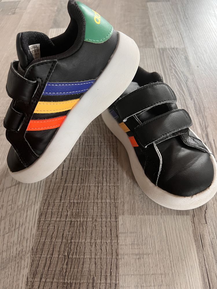 Маратонки ADIDAS