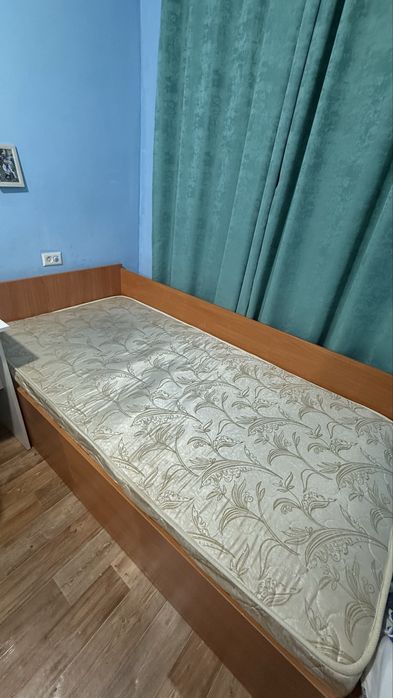 Кровать с матрасом 100х200