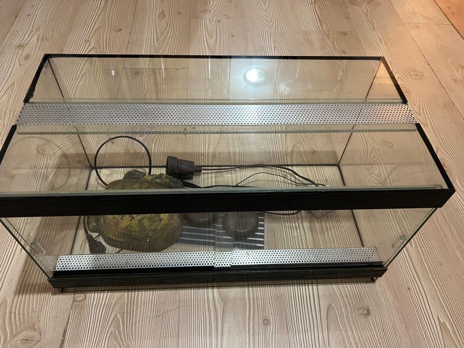 Терариум 60х30х30 с нагревател къщичка и 2 купички
