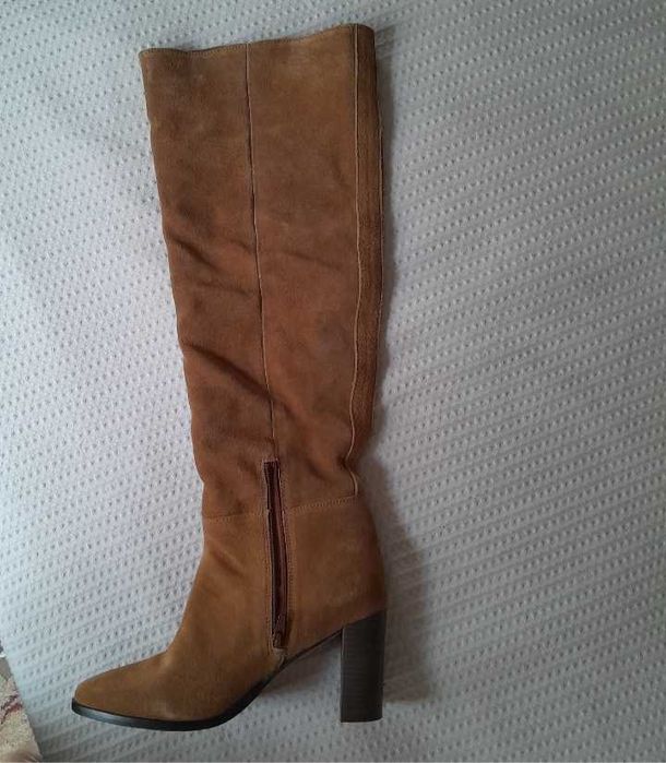 Елегантни дамски ботуши