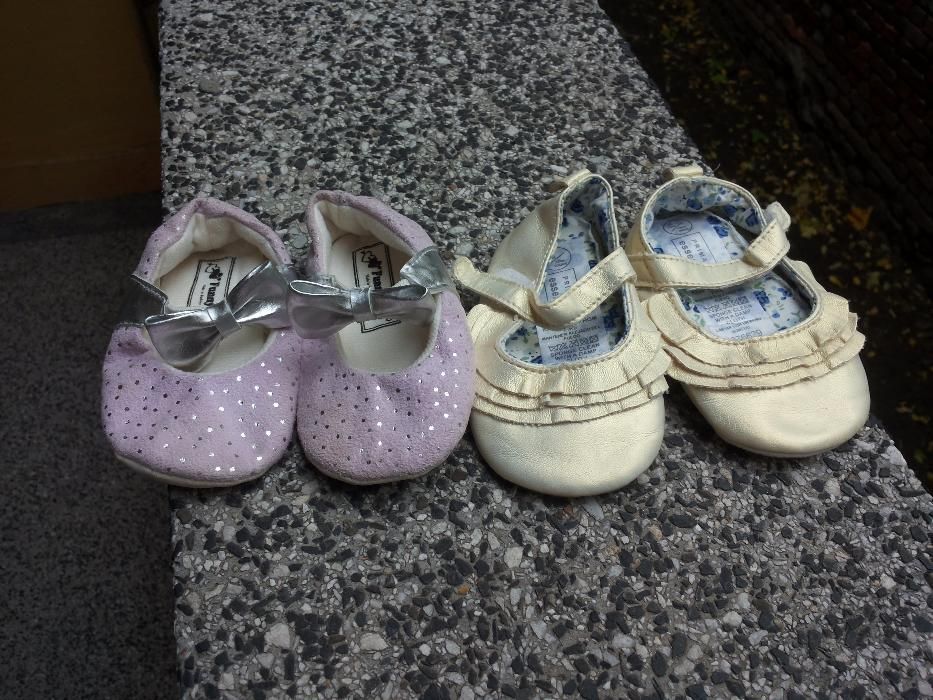 Сандалки, чехлички и пантофки за бебешки крачета
