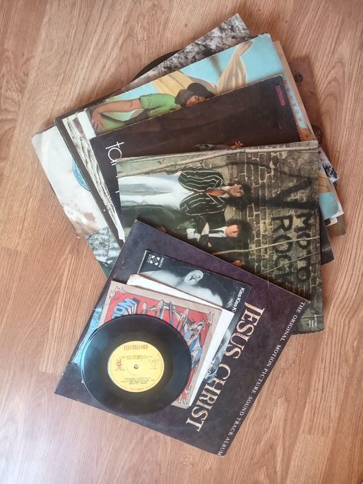 Pick up old music, video casetofon