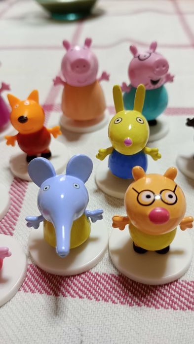Малки фигурки на герои от Пепа пиг
