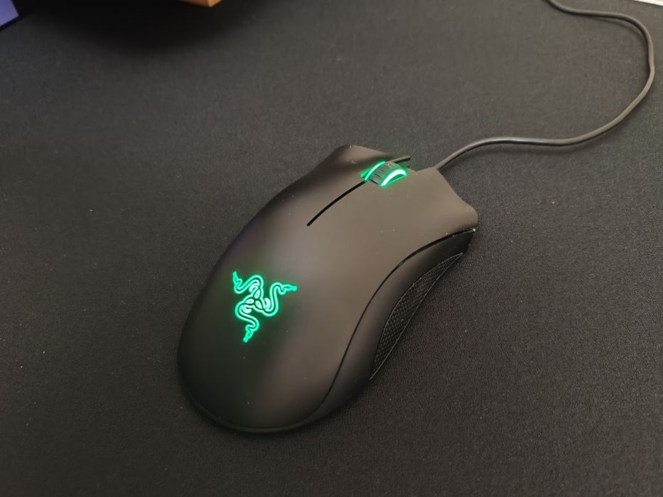Продаю, игровую мышь razer deathadder essential в идеальном состоянии