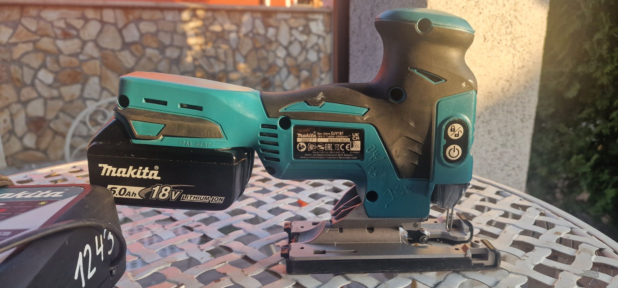 прободен трион Makita DJV181