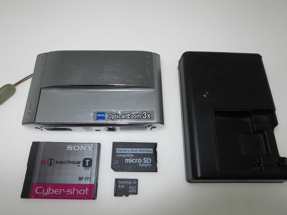 Sony Cyber Shot DSC T5 ултра тънък компактен фотоапарат работи отлично