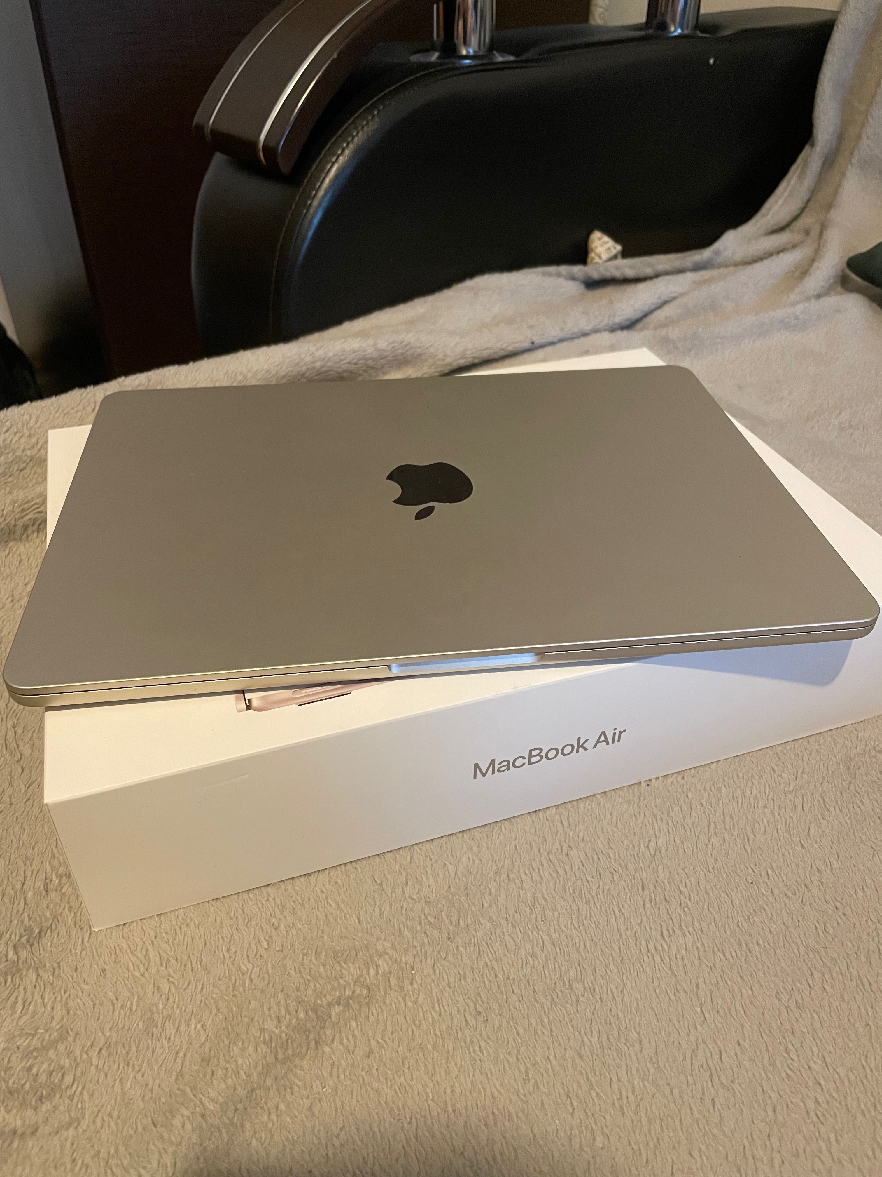 Macbook air 13 M3 gold