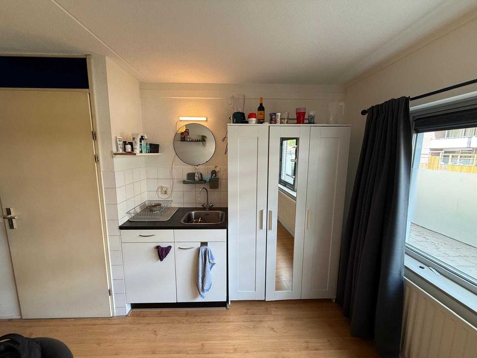 Дава се под наем Двустаен апартамент в София, Център - 56 кв.м за 408 € - Снимка #2