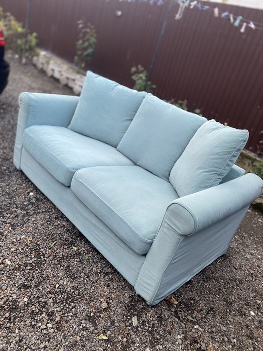 Canapea IKEA din  catifea verde mentol