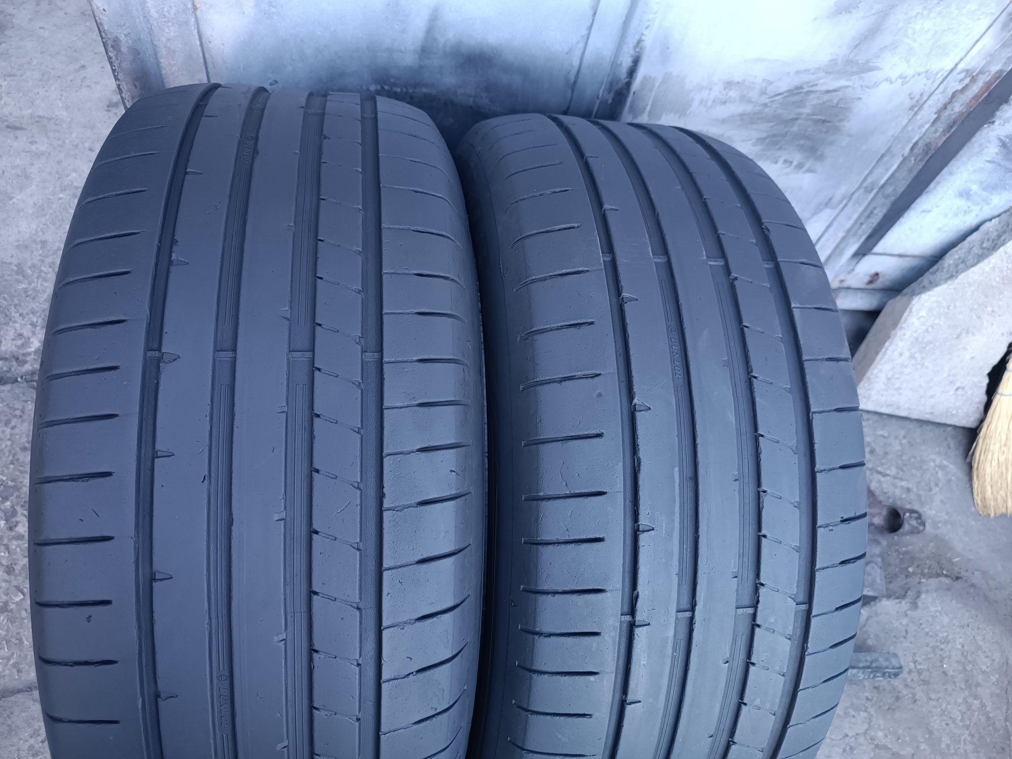 255/50/19 Dunlop