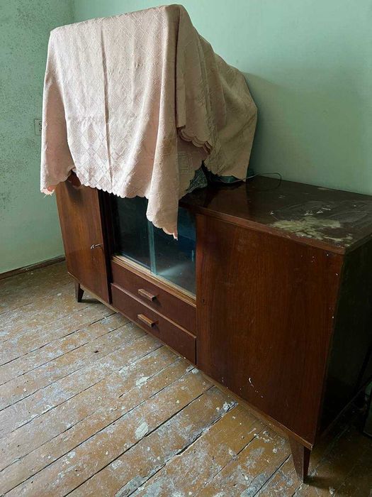 Антикварный сервант