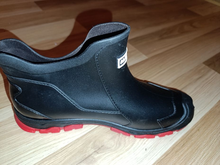 Продавам мъжки гумени боти 44 номер