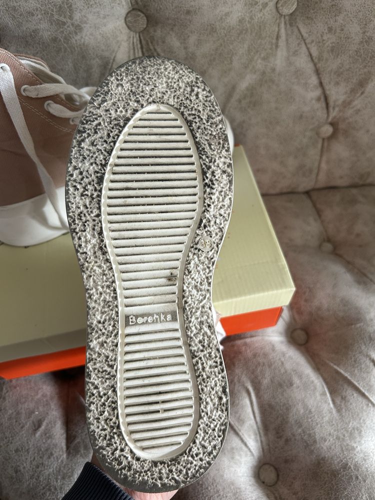 Adidasi dama Bershka