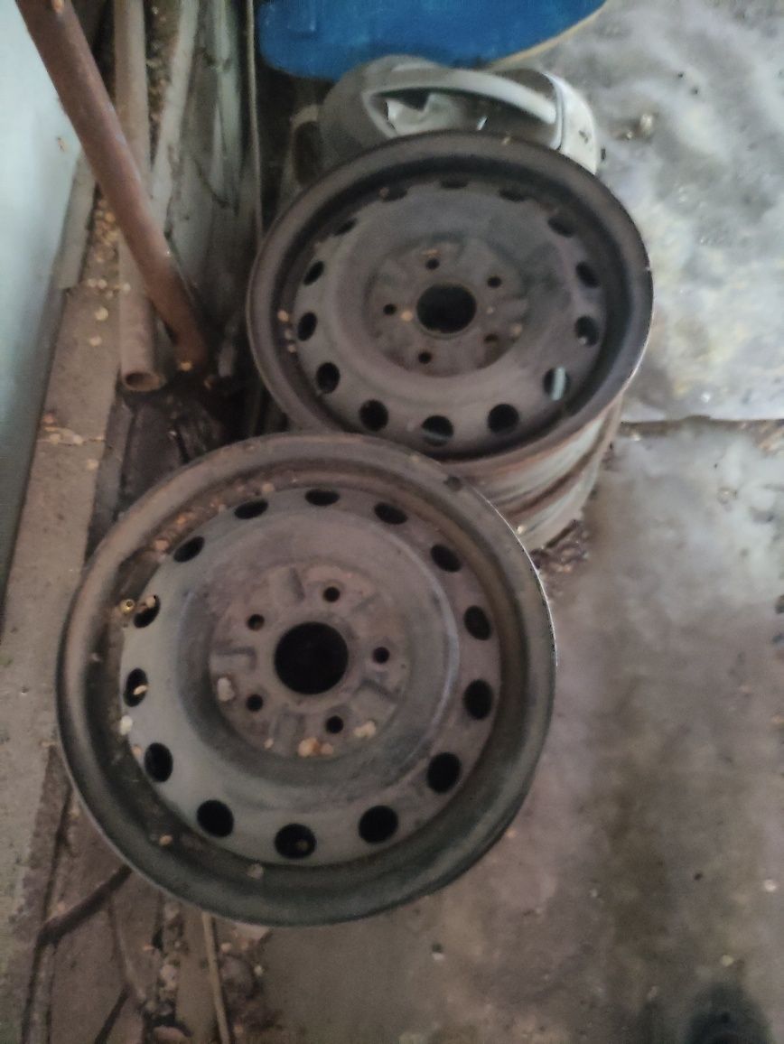 Продам диски р 14 на камри