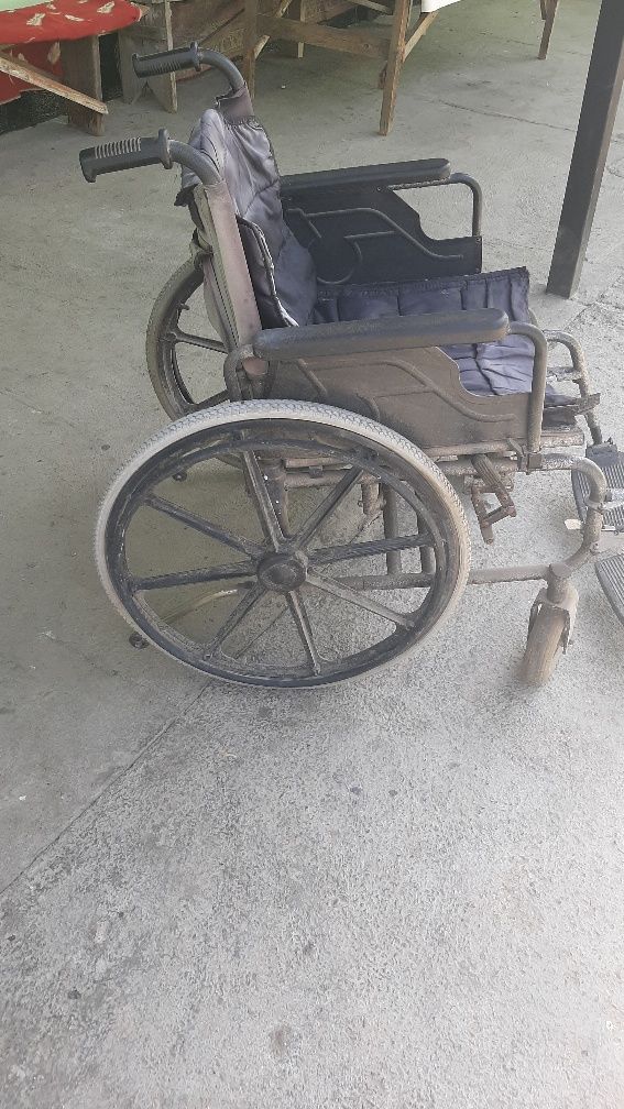 Продам инвалидную коляску