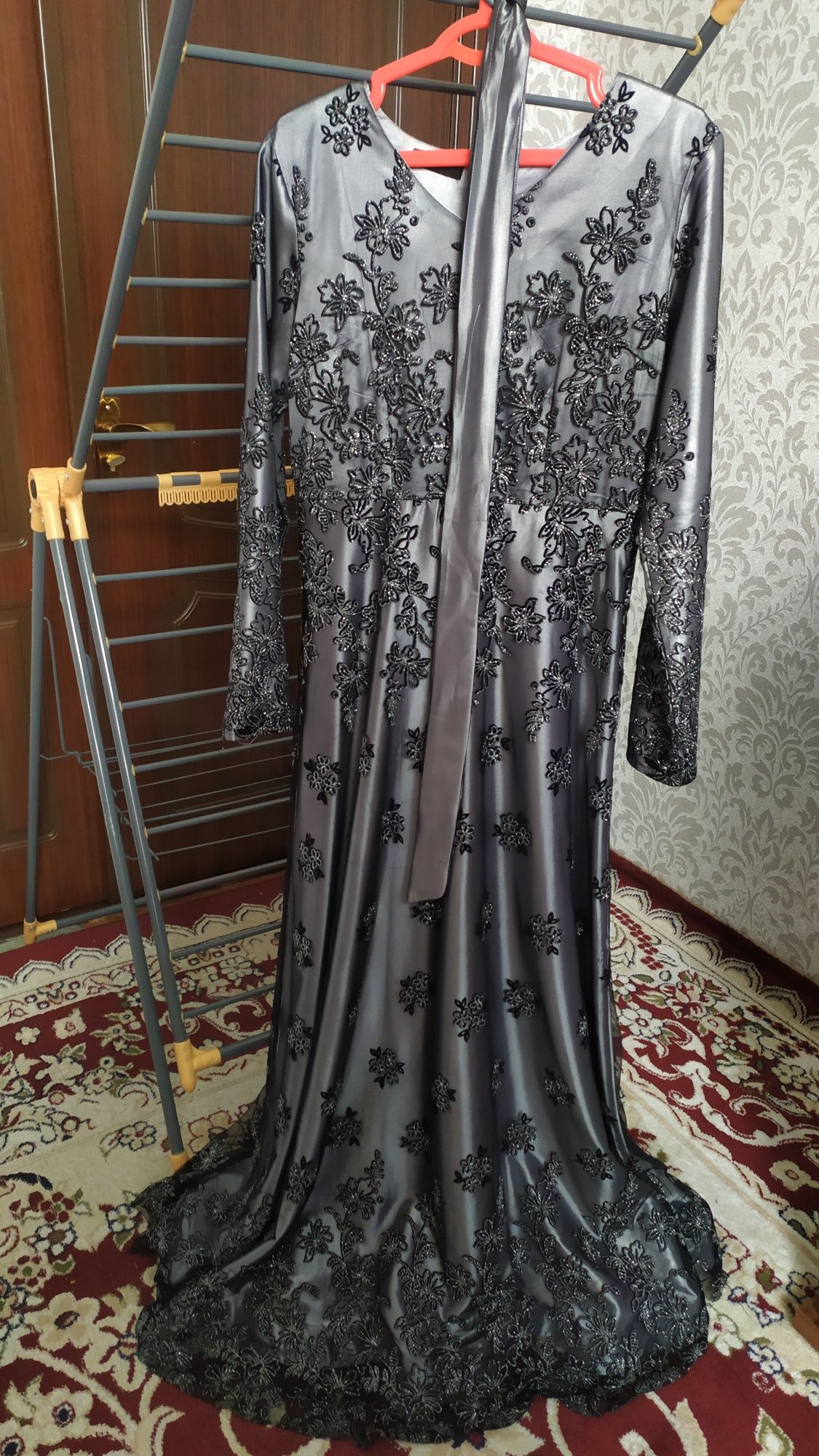 Rangi seriy 48-50 ga bemalol keladi