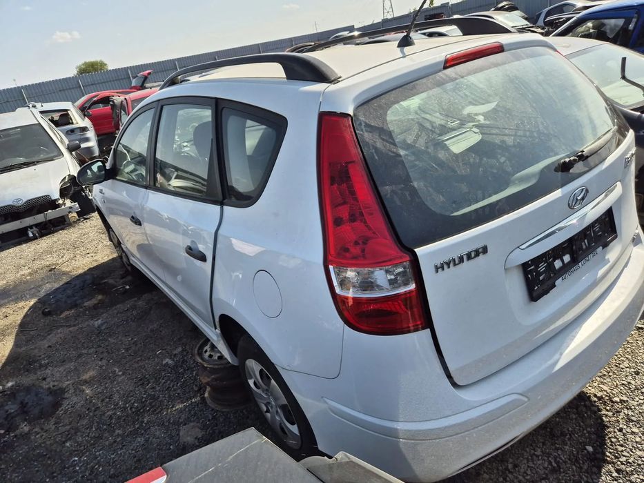 Dezmembram Hyundai i30, an 2010, 1.4 benzina 16V, cutie viteze manuala