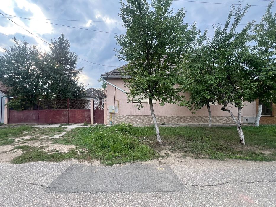 Casa de vanzare Chisineu Cris , Razboieni 30 .